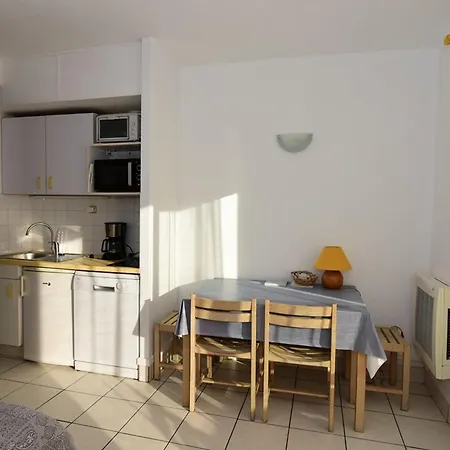 Pour 4 Au Lavandou, Pieds Dans L'eau, Clim, Wifi, Parking - Fr-1-803-5